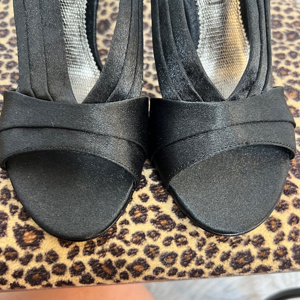 Nina  black heels size 8